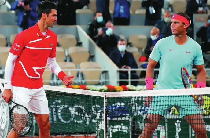 ?? AP ?? Nadal y Djokovic, tras la final de Roland Garros de 2020, en la que el español pasó por encima del número uno