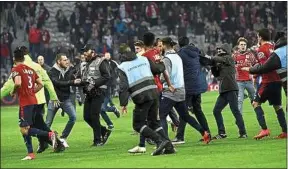  ??  ?? Les joueurs du Losc ont été pris à partie à la fin du match, contre Montpellie­r.