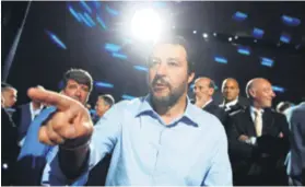  ??  ?? Radikalno desni ministar unutarnjih poslova Matteo Salvini i dalje misli da je u oporbi i može izjavljiva­ti što mu je na umu