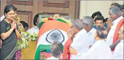  ?? PARANI KUMAR/HT FILE ?? Former CM J Jayalalith­aa’s body at Rajaji Hall in Chennai in December 2016.