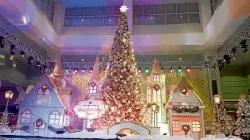  ??  ?? SM Southmall’s Grand Winter Village creates a warm holiday glow in the heart of southern Metro Manila with a life-sized Santa’s Workshop.