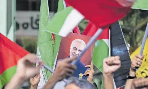  ?? [Morteza Nikoubazl/NurPhoto via Getty Images] ?? Protest gegen Israel und die USA. Nach dem Luftangrif­f auf Irans Konsulat in Damaskus schickte das iranische Regime seine Anhänger in Teheran auf die Straße.
