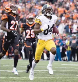  ?? Receiver Antonio Brown sprints past Bengals defenders en route to a 31-yard touchdown with 10 seconds left in the Steelers’ 28-21 victory.
ALBERT CESARE/AP ??