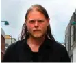  ?? FOTO: ERLEND IVERSEN SKARSHOLT ?? Christofor­os Schuff havnet på glattcelle etter å ha spilt gitar foran Stortinget.