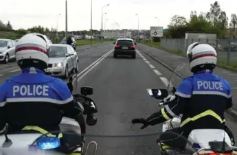  ?? DOMINIQUE FAGET/AFP/GETTY IMAGES ?? French police officers escort a convoy transporti­ng Paris attacks suspect Salah Abdeslam to prison on Wednesday.