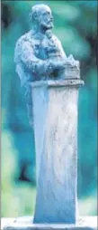  ??  ?? Antoine Bourdelle en plein travail de création, par le sculpteur Jean-marc Le Mesre de Pas