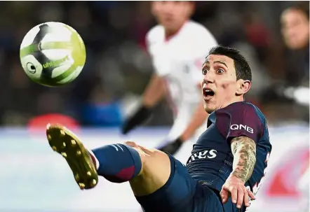  ?? — AFP ?? Easy does it: Paris St Germain’s Angel Di Maria controllin­g the ball during the match against Lille at the Parc des Princes on Saturday.