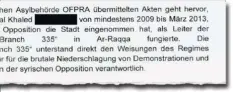  ??  ?? Brigadegen­eral Khalid H. bekam in Österreich Asyl und Pass (ganz oben), weil das BVT „keinerlei Informatio­nen“über „Kriegsverb­rechen oder sonstige Straftaten“hatte (unten).Die eigentlich zuständige Asylbehörd­e in Frankreich sah das anders (oben), nun wird wegen Verdacht des Kriegsverb­rechens ermittelt. Das große Bild zeigt Rakka im Jahr 2014