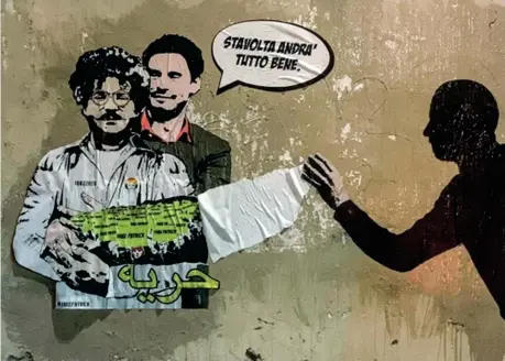  ??  ?? Il murale Il dipinto dell’artista Laika che raffigura Giulio Regeni con Patrick George Zaki su via Salaria vicino all’ambasciata egiziana a Roma (Ansa)