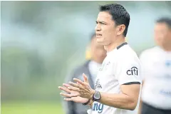  ??  ?? Thailand coach Kiatisak Senamuang.