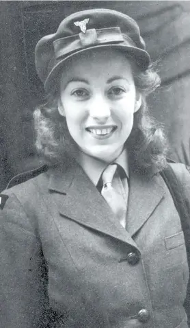  ??  ?? The forces’ sweetheart in her heyday, entertaini­ng the troops in 1944