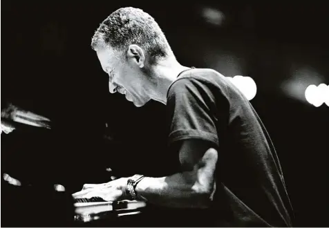  ?? Foto: Roberto Masotti/ECM Records ?? Keith Jarrett im Juli 2001 bei einem Konzert im venezianis­chen Teatro Malibran.