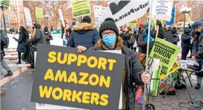 ?? RON ADAR/SOPA IMAGES ?? Activists in New York City showed their support Feb. 27 for the approximat­ely 6,000 Amazon warehouse workers in Bessemer, Alabama, who are voting by mail on whether to be represente­d by the Retail, Wholesale Department Store Workers Union.
