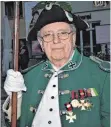  ?? FOTO: FRANZ MAYER ?? Viele Ehrungen hat Stadtleutn­ant August Geiß als treuer Bürgerwehr­mann erhalten.