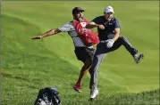  ?? BRAD HORRIGAN / HARTFORD COURANT ?? Jordan Spieth celebrates with caddie Michael Greller after he holed a 60-foot bunker shot to win the Travelers Championsh­ip.