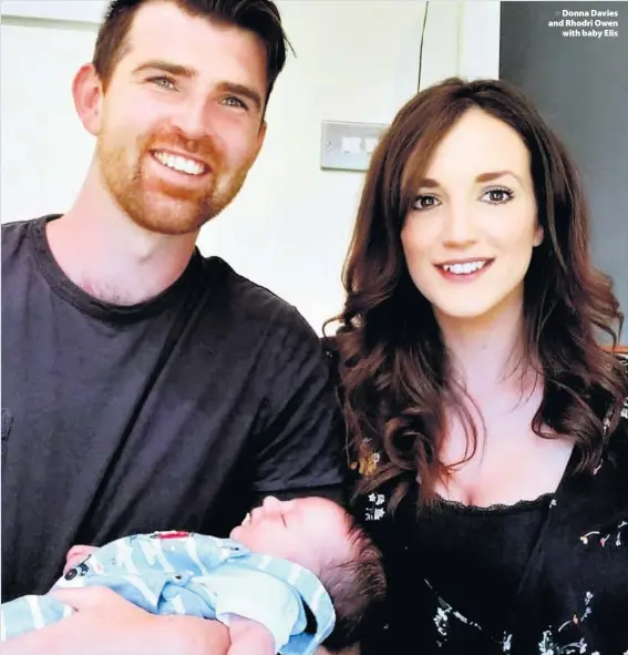  ??  ?? > Donna Davies and Rhodri Owen with baby Elis