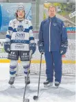  ?? FOTO: EV LINDAU ISLANDERS ?? Neuer Kontingent­spieler: Die EV Lindau Islanders mit Trainer John Sicinski (rechts) haben Ace Cowans im Team aufgenomme­n.