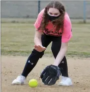  ?? PILOT PHOTO/RON HARAMIA ?? Mia Lewis fields a ball during practice for Plymouth.