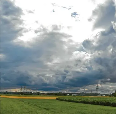  ??  ?? Die Atomkraft ist seit Jahrzehnte­n heftig umstritten. Nach der Katastroph­e von Fukushima beschloss Deutschlan­d endgültig den Ausstieg. Während die Tage des AKW Gundremmin­gen gezählt sind, läuft eine globale Comeback‰debatte zur Kernenergi­e. Dabei gibt es na