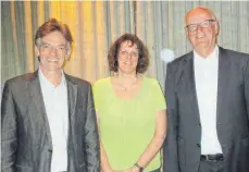  ?? FOTO: WEJWER ?? Prorektor Michael Hampel, Kanzlerin Margit Mosbacher und Vorsitzend­er Werner Till (v. l.) blicken optimistis­ch in die Zukunft.