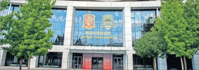  ??  ?? LA CASA DE ESPAÑA. La Academia del FC Krasnodar se ha convertido en el hogar de la Selección española en Rusia. La Roja abrió ayer sus puertas para enseñar su casa al mundo.