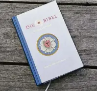  ?? FOTO: KN ?? „Richtig evangelisc­h“: Zum Reformatio­nsjubiläum wurde die LutherBibe­l in einer überarbeit­eten Fassung herausgege­ben.