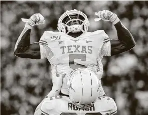  ?? Ray Thompson / Associated Press ?? D'Shawn Jamison (5) is one of many upperclass­men in a UT secondary hoping to avoid the numerous injuries it suffered last season.