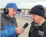  ??  ?? Left: Phil Atkinson (Veryard Harris TZ350) on his way to victory in the first ICGP race.
Above: Pit lane commentato­r Jono Yardley grabs a few words with Nigel Palmer of the QRG Motorcycle­s team (Palmer/konstantin Moraglis/dan Walling).they had a...
