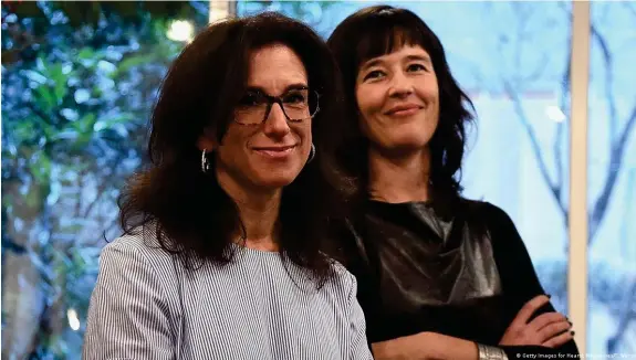  ?? ?? Die zwei US-Reporterin­nen, die den #MeToo-Skandal um Weinstein ins Rollen brachten: Jodi Kantor und Megan Twohey
Bild: Getty Images for Hearst Magazines/T. Wargo