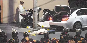  ??  ?? El hecho. En la delegación Venustiano Carranza de la Ciudad de México, tripulante­s de dos motociclet­as dispararon contra las víctimas y posteriorm­ente huyeron.