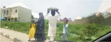  ?? PHOTO: Tijjani Ibrahim ?? Children hawking