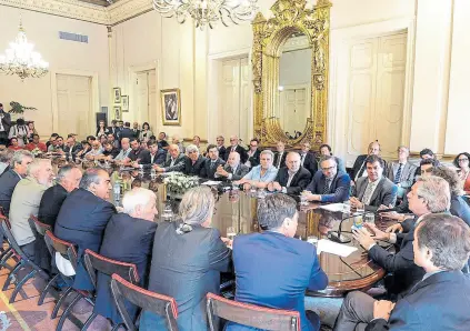  ?? Presidenci­a ?? La reunión multisecto­rial que lideró Fernández ayer en la Casa Rosada