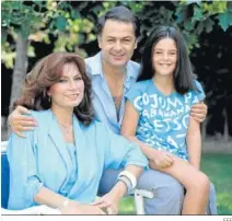  ?? EFE ?? Rocío Jurado junto a Pedro Carrasco y su hija Rocío Carrasco.