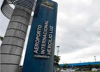  ?? RAMIRO FURQUIM / ESTADÃO - 10/3/2017 ?? Leilão. Aeroporto de Florianópo­lis está entre os projetos que foram concedidos este ano