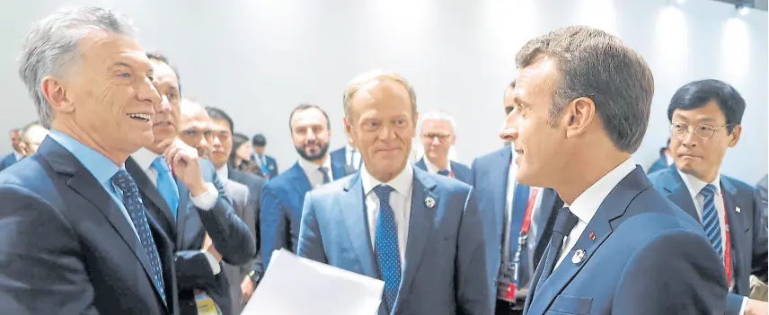  ?? Presidenci­a ?? Macri, en Osaka, con el francés emmanuel Macron; los mira el presidente del Consejo europeo, Donald Tusk