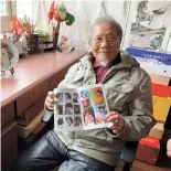  ??  ?? Zhang Xueming, 94, recalls his career as a hairdresse­r to the rich and famous.