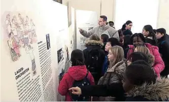  ?? Foto: Marc Wilwert ?? Die Ausstellun­g die „Cellistin von Auschwitz“richtet sich an Kinder im Alter von acht bis zwölf Jahren – und auch an Schulklass­en, wie hier eine Gruppe aus Rollingerg­rund.