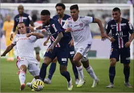  ?? (Photos AFP) ?? Neymar a été bien trop seul offensivem­ent, vendredi soir au Stade de France.