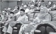  ??  ?? (gambar atas) ROHANI bersama Khalid, Mohd Alias dan Ahmad Saifuddin.