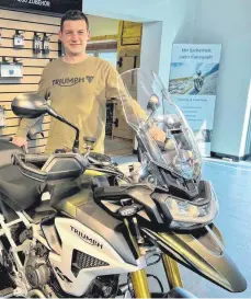  ?? FOTO: DKD ?? Pierre Zinsmeiste­r aus Heroldstat­t ist mit dem Start in die Motorradsa­ison zufrieden und gibt Tipps für Biker, die nach der Winterpaus­e wieder auf ihre Maschine steigen.