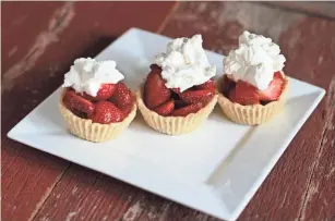  ?? THOMAS BATES / SPECIAL TO THE MILWAUKEE JOURNAL SENTINEL ?? Fresh strawberry pie cups are simple, and they bring out the flavor of the fruit.
For the crust: