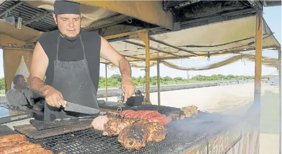  ?? ?? En pie de guerra. El producto importado que ingresará masivament­e en el caso de los cerdos es la bondiola que no se consume en el país vecino.