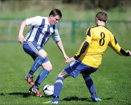  ??  ?? Brendan Byrne Spa Road challanged by Michael Beckett CG Killarney in the Greyhound Bar KO Cup at Celtic Park, Killarney on Sunday.
Photo by Michelle Cooper Galvin