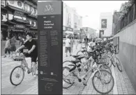  ?? SHEN YANG / FOR CHINA DAILY ?? A Mobike user rides on a business street in Shenyang, Liaoning province.