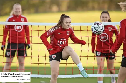  ?? HUW EVANS AGENCY ?? Lily Woodham in training with Wales this week