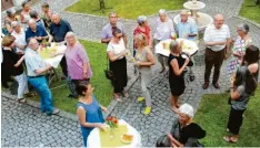  ??  ?? Mit einem Sommerfest im Hof der Mindelheim­er Museen wurde der 100. Geburtstag von Hilda Sandtner in Mindelheim gefeiert.