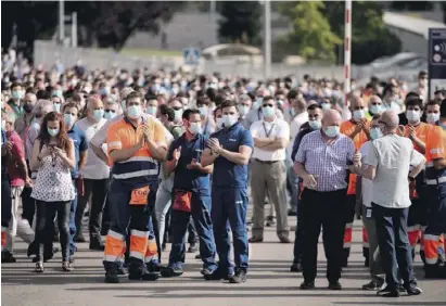  ?? Foto: dpa ?? Airbus-Mitarbeite­r demonstrie­rten am Dienstag in Madrid gegen den Abbau von 1.600 Stellen.