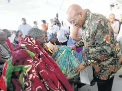  ?? Picture: Jackie Clausen ?? President Jacob Zuma gives Mpathiswan­e Nxumalo, aged 107, his gift parcel at the Christmas party for the elderly in Nkandla.