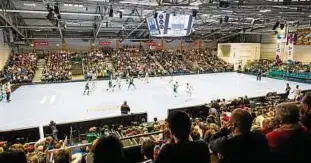  ??  ??  Fans haben sich zu Beginn des Jahres bei der . Auflage der Handball-Arena das Spiel des DHfK Leipzig gegen Füchse Berlin angesehen. Foto: Christoph Worsch