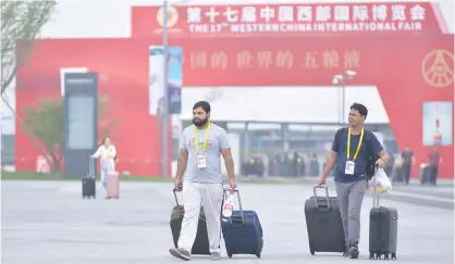  ??  ?? 2018年9月19日，成都西博城，参加第十七届中国西部­国际博览会的国外嘉宾 每经记者 张建 摄